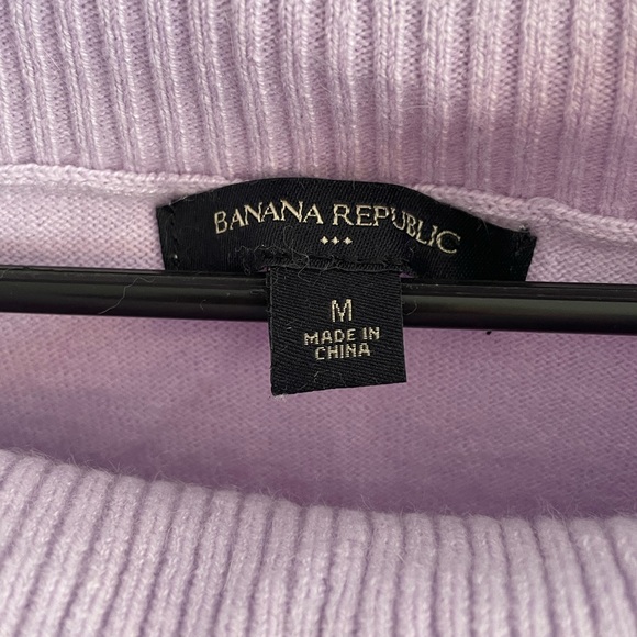 Light Purple scoop neck Banana Republic Sweater size Medium - Picture 4 of 5